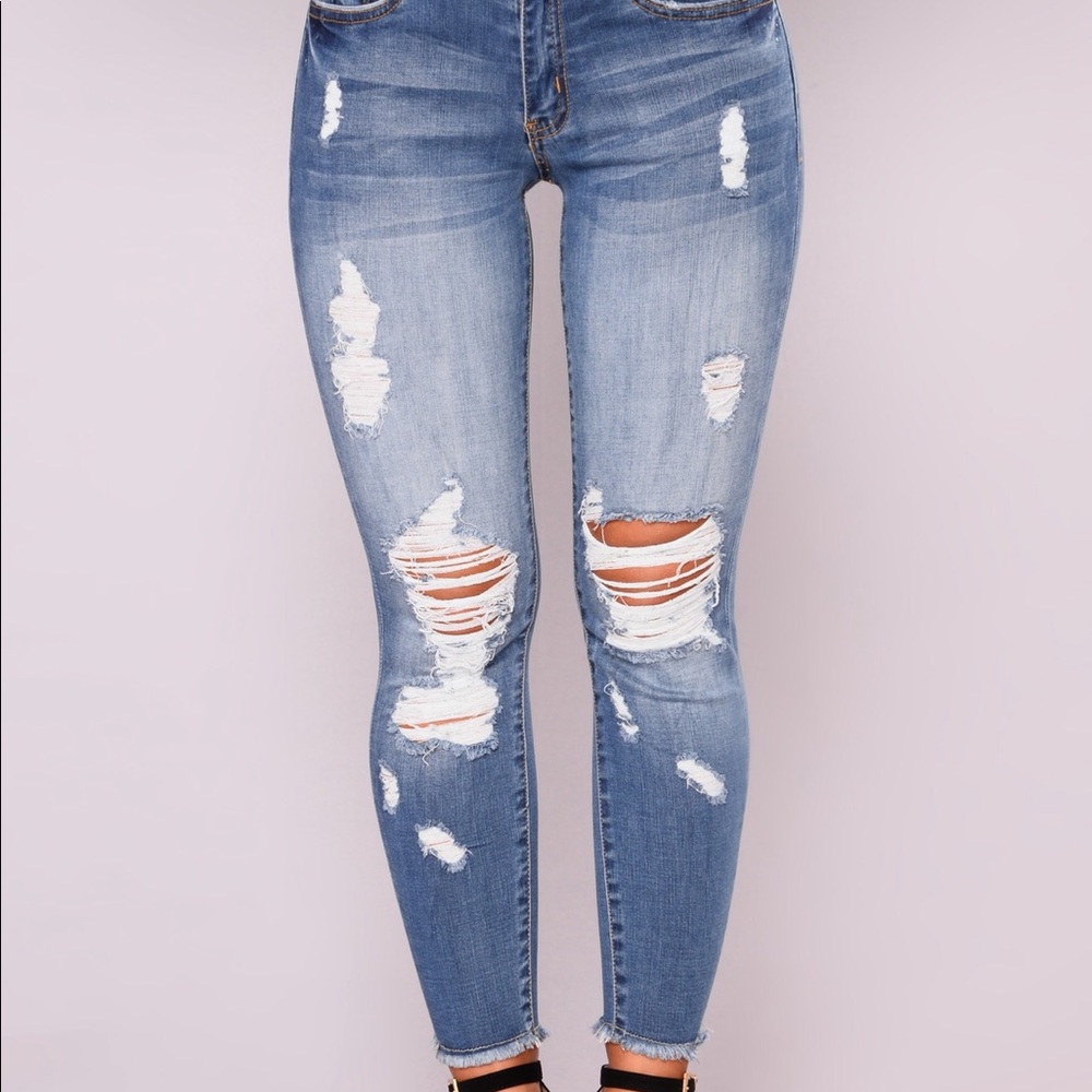 Ankle distressed jeans